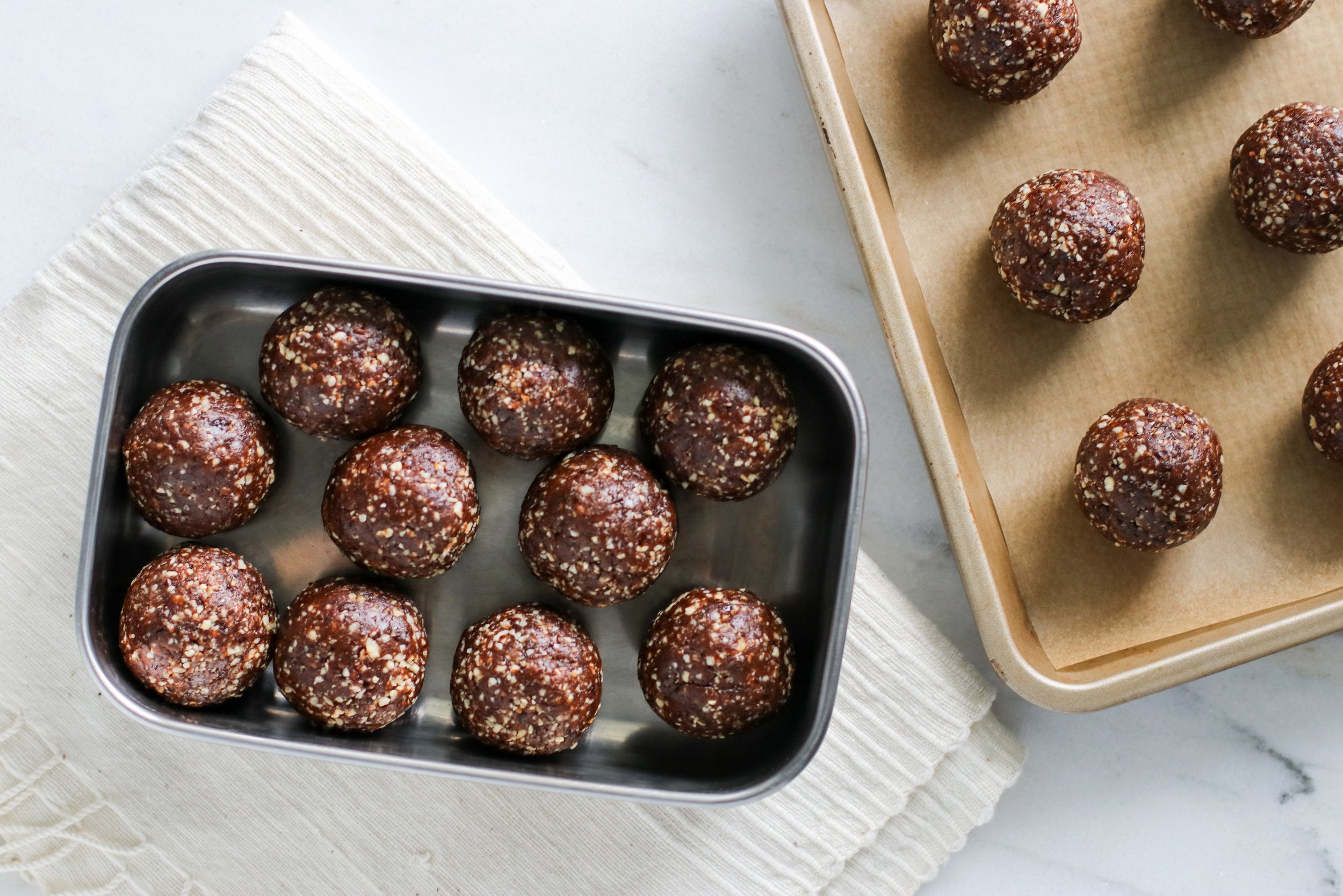 Cinnamon Raisin Hazelnut Energy Bites