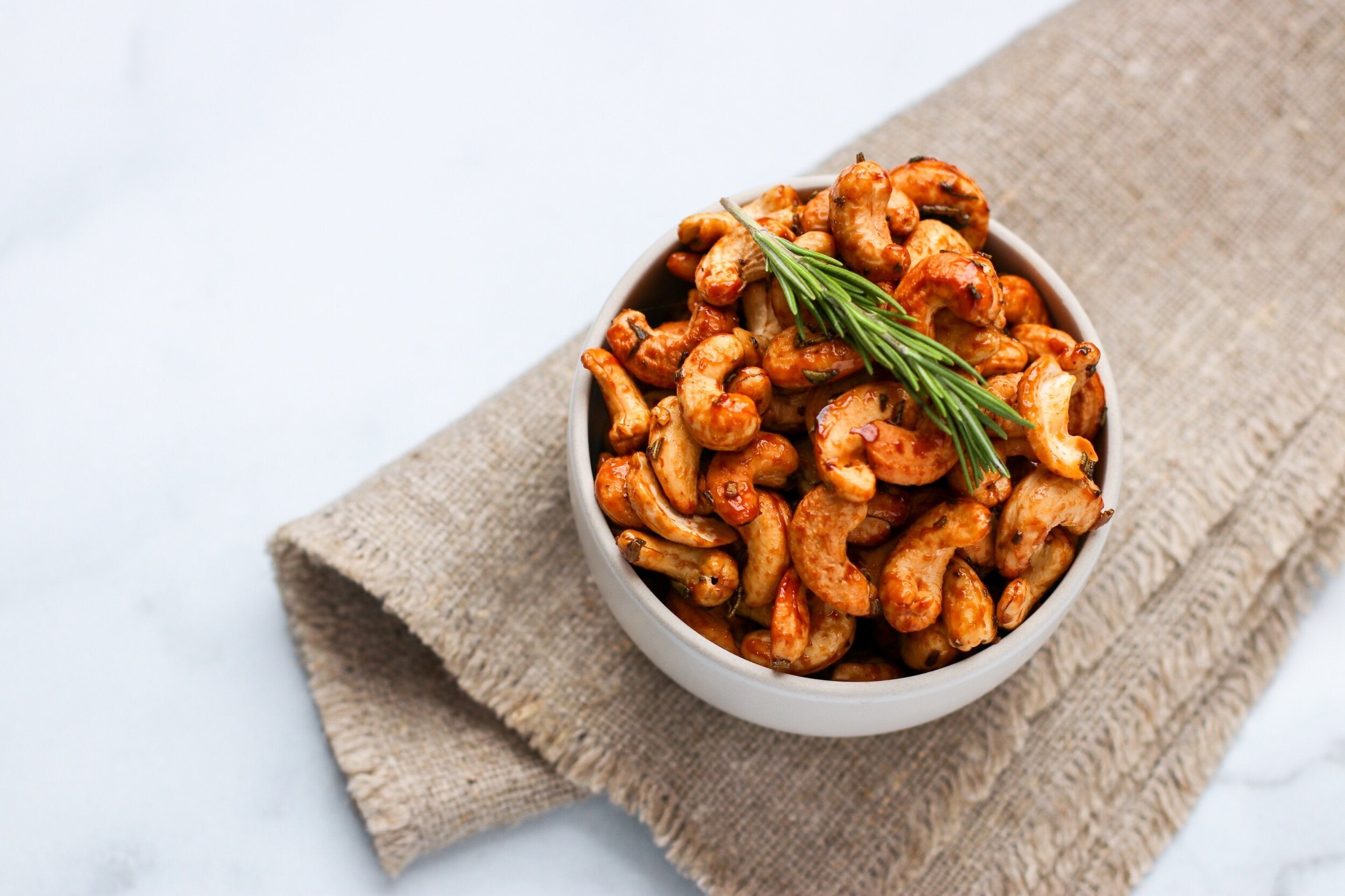 Sweet and Spicy Rosemary Roasted Cashews